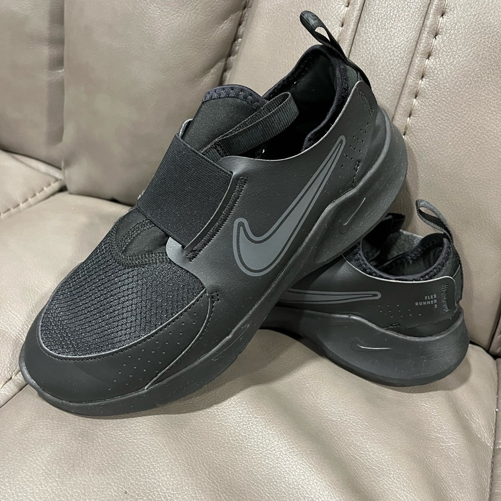Nike Men's Black Slip-On Sneakers